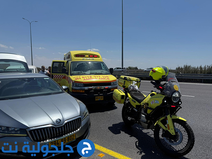 اصابة فتى راكب دراجة كهربائية بجراح خطيرة بعد تعرضه للدهس على شارع 531 قرب جلجولية